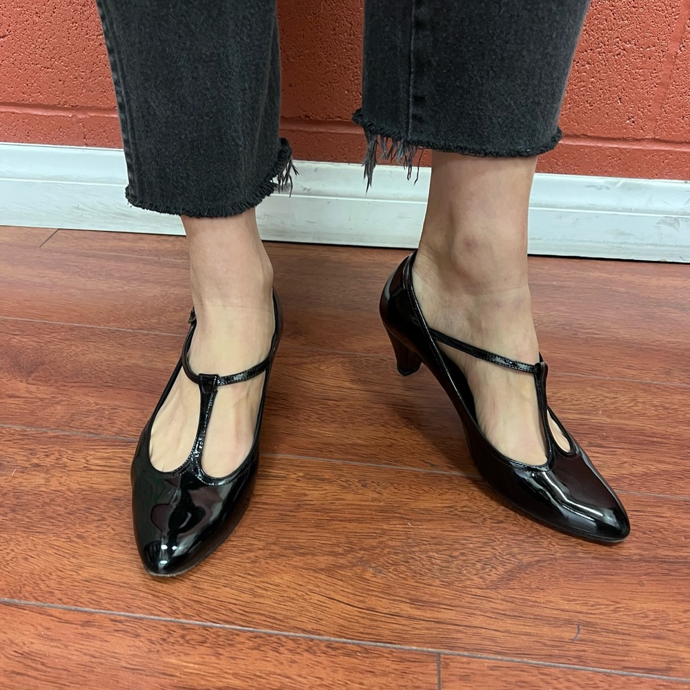 Te Casan Black Patent leather Mary Jane in size 36 in excellent condition